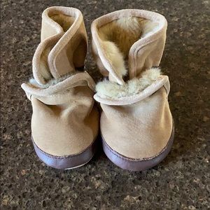 Robeez fur lined baby boots